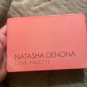 In great condition never been used. I don’t have the box though for this item.